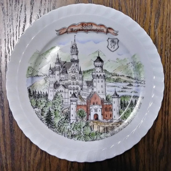 Schloss Neuschwanstein Porcelain Plate - Picture 1 of 6